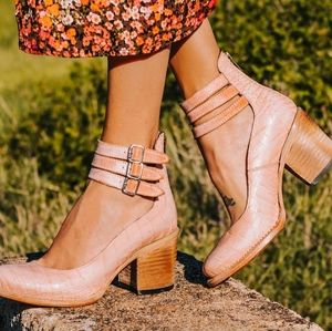 Freebird Randi Pink Crocodile Size 8